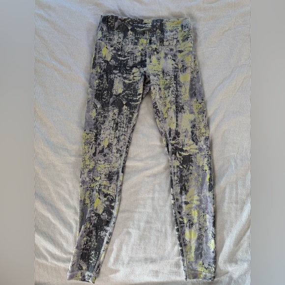 Women's Gray and White Patterned Leggings - Picture 10 of 12